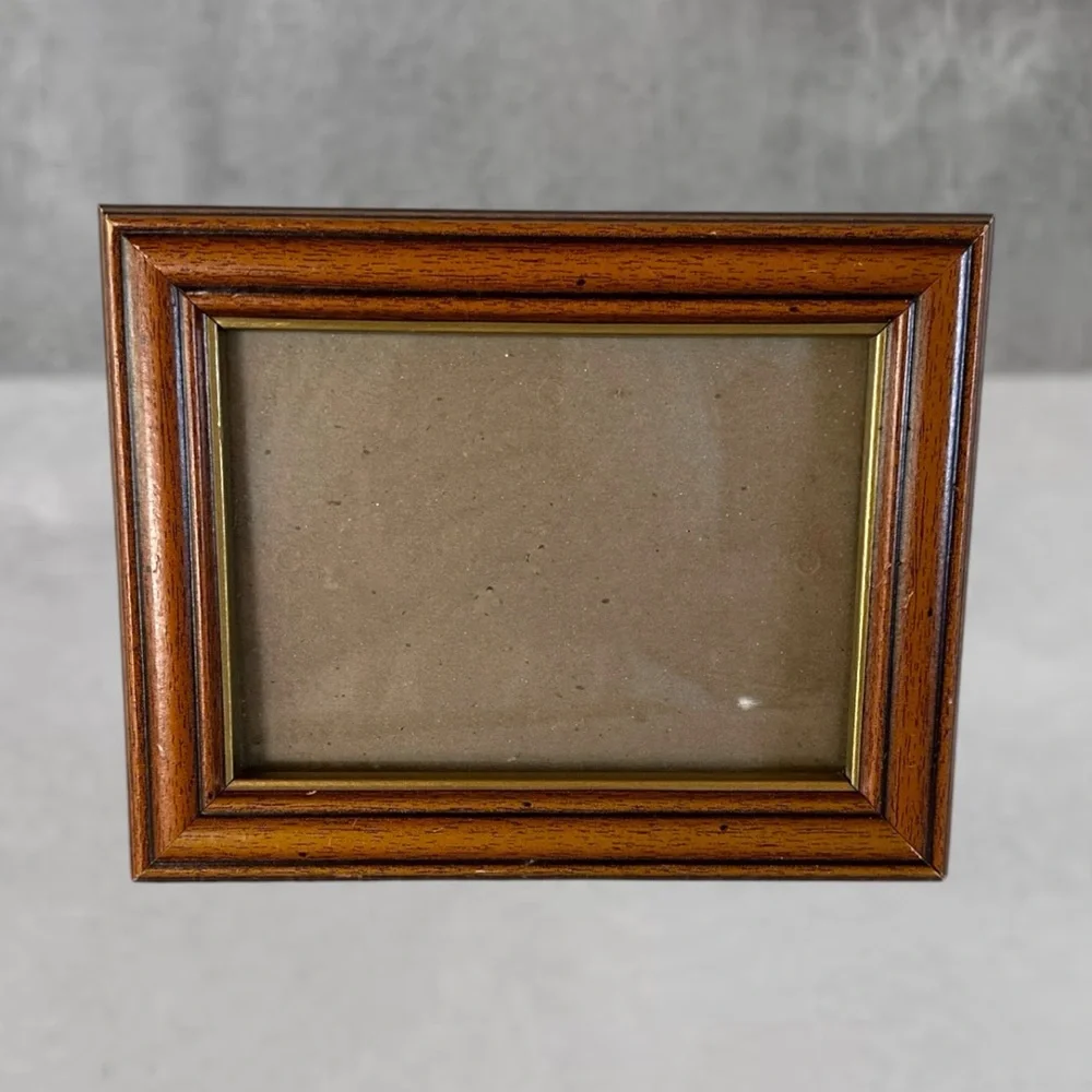 VINTAGE Classic Wood Picture Frame in Warm Brown 5X7
